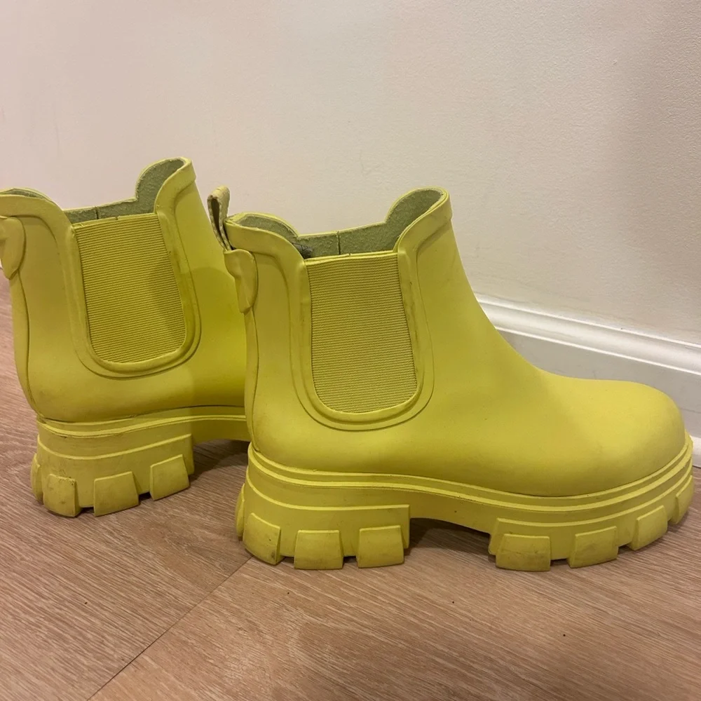 H&M Bright chartreuse Winter Boots - Picture 1 of 7